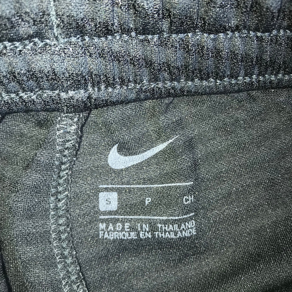 **S O L D** Nike Youth Small Boys Shorts - Picture 3 of 6
